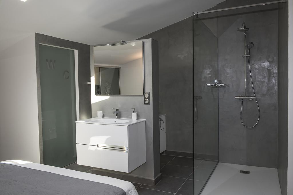 Gite Les Courlis Saint-Étienne-du-Grès Zewnętrze zdjęcie