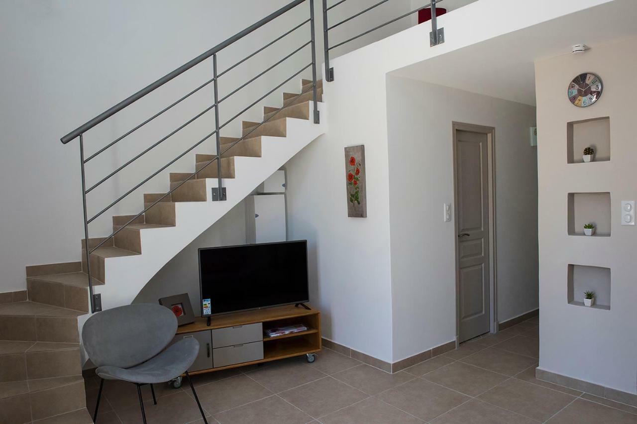 Gite Les Courlis Saint-Étienne-du-Grès Zewnętrze zdjęcie