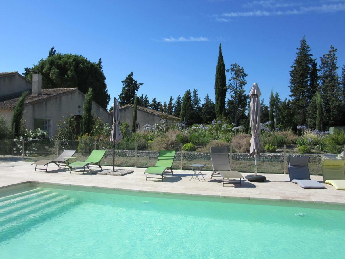 Gite Les Courlis Saint-Étienne-du-Grès Zewnętrze zdjęcie